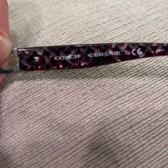 Coach sunglasses. Progressive lenses. No scratches or damage. Oxblood color. - Picture 4 of 8